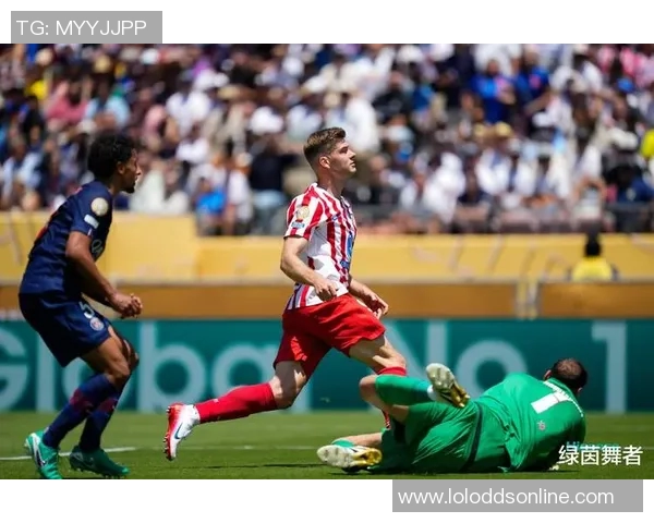 欧联杯激战巴黎圣日耳曼险胜本菲卡乌龙球引发争议判罚全场沸腾